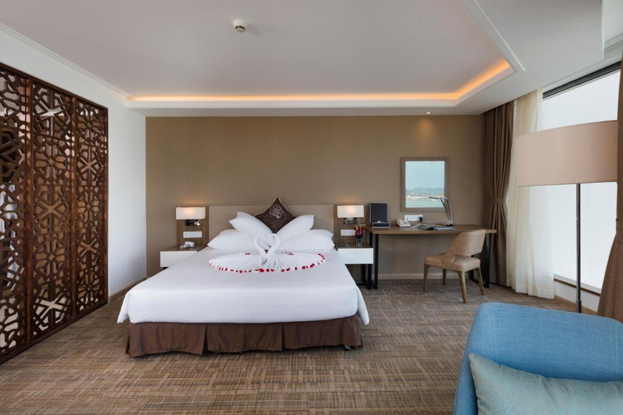 Comodo Nha Trang Hotel Exterior photo