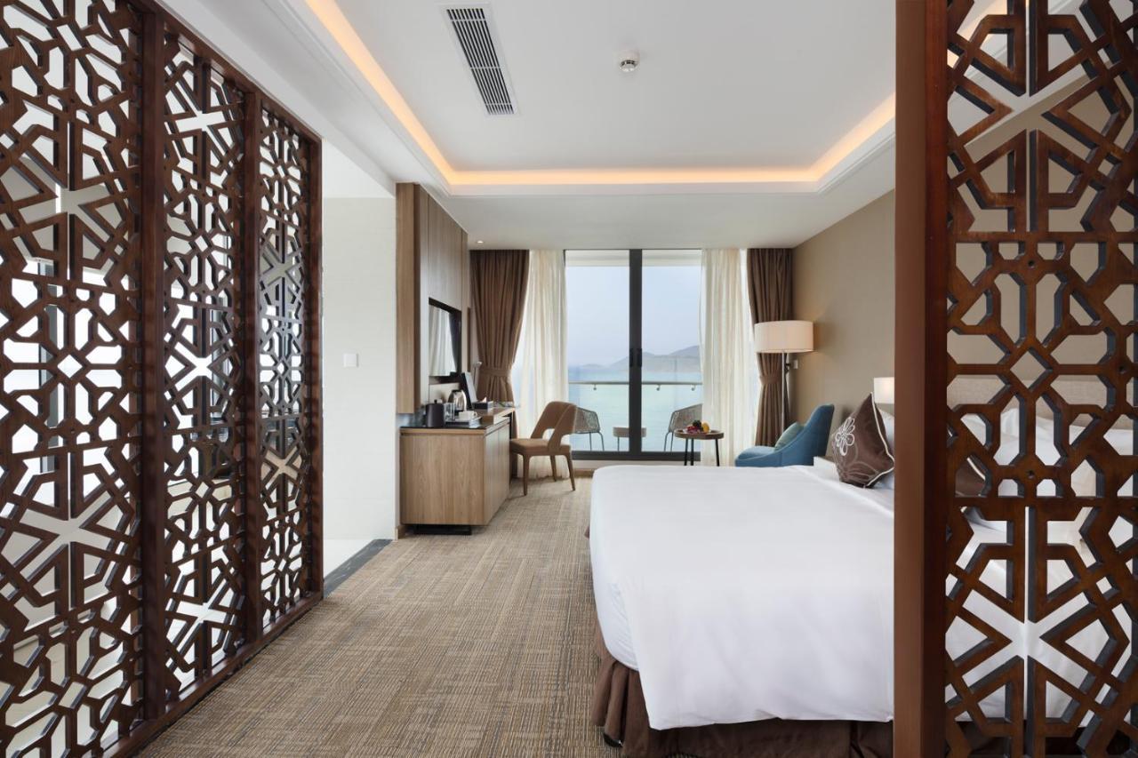 Comodo Nha Trang Hotel Exterior photo