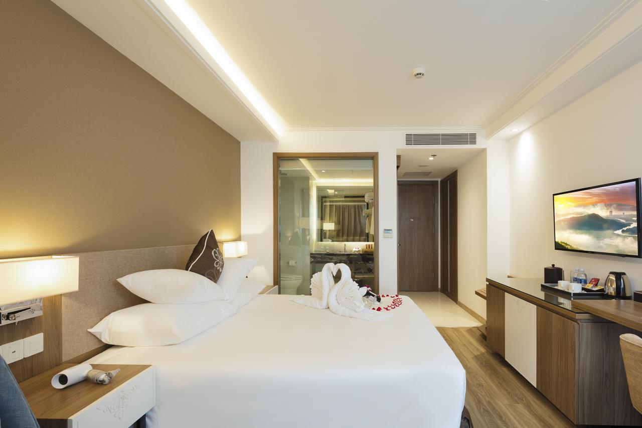 Comodo Nha Trang Hotel Exterior photo