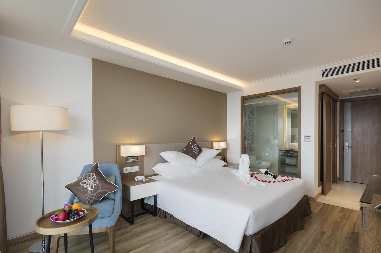 Comodo Nha Trang Hotel Exterior photo