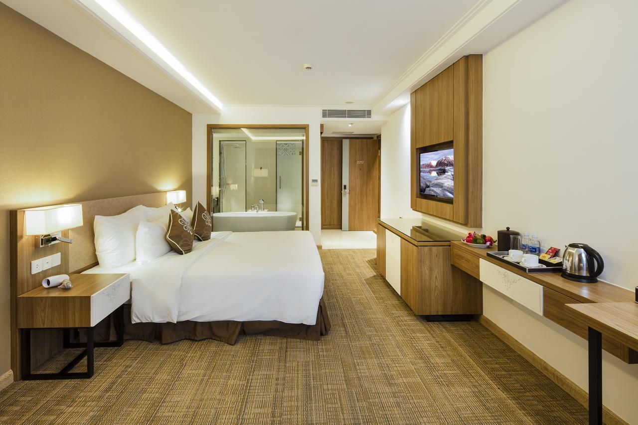 Comodo Nha Trang Hotel Exterior photo