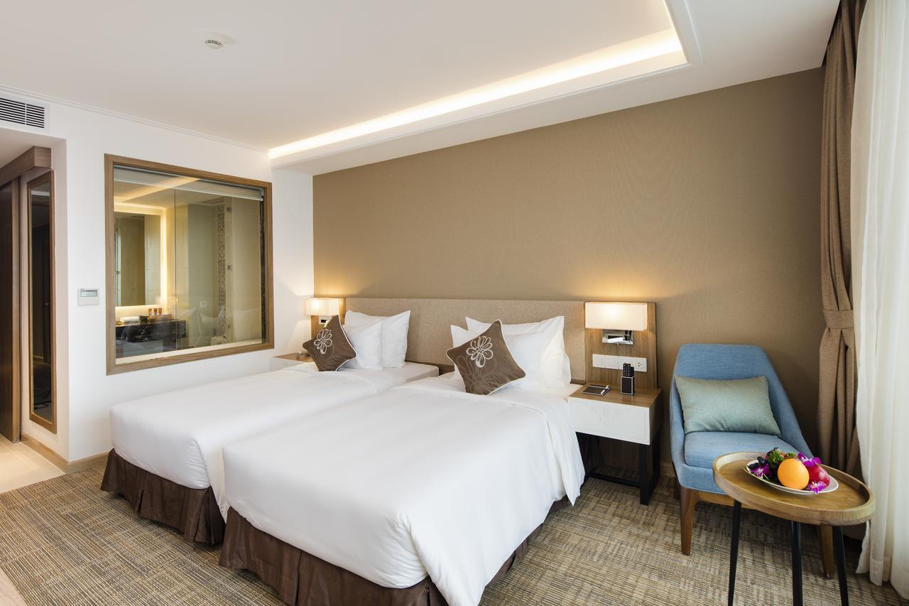 Comodo Nha Trang Hotel Exterior photo